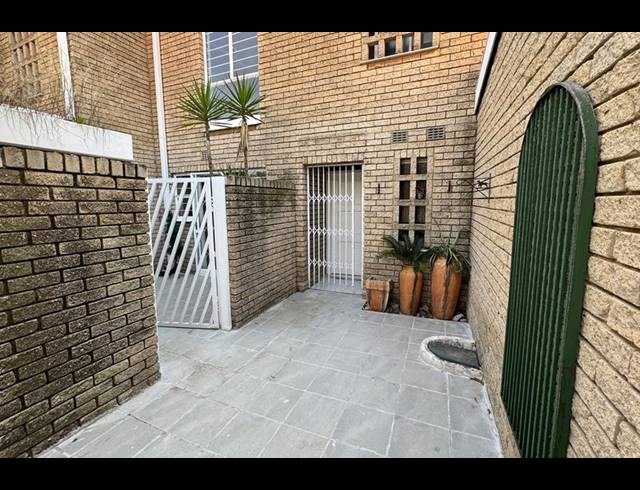 2 BEDROOM TOWNHOUSE FOR SALE IN BENMORE GARDENS